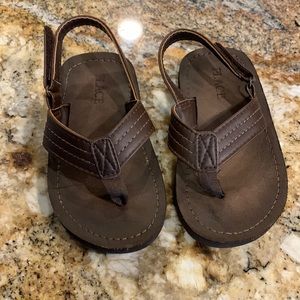 Childrens place flip flops
